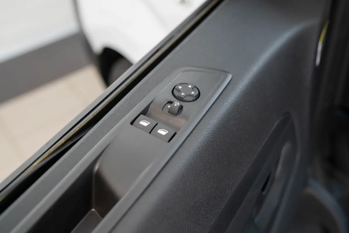 Electric L3 75 kWh | Tot 8 Jaar Garantie | Apple Carplay & Android Auto | Camera | Parkeersensoren | Cruise Controle | Comfrot Tussenschot |