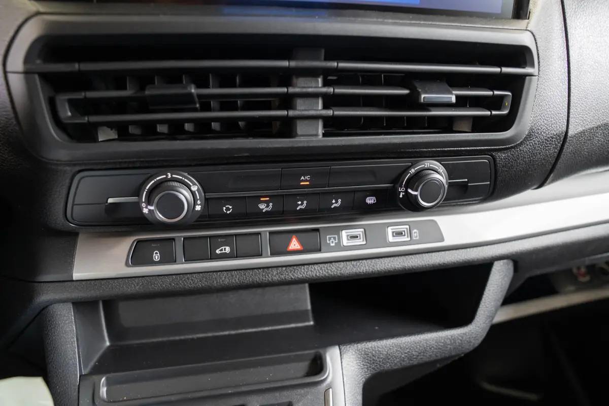 Electric L3 75 kWh | Tot 8 Jaar Garantie | Apple Carplay & Android Auto | Camera | Parkeersensoren | Cruise Controle | Comfrot Tussenschot |