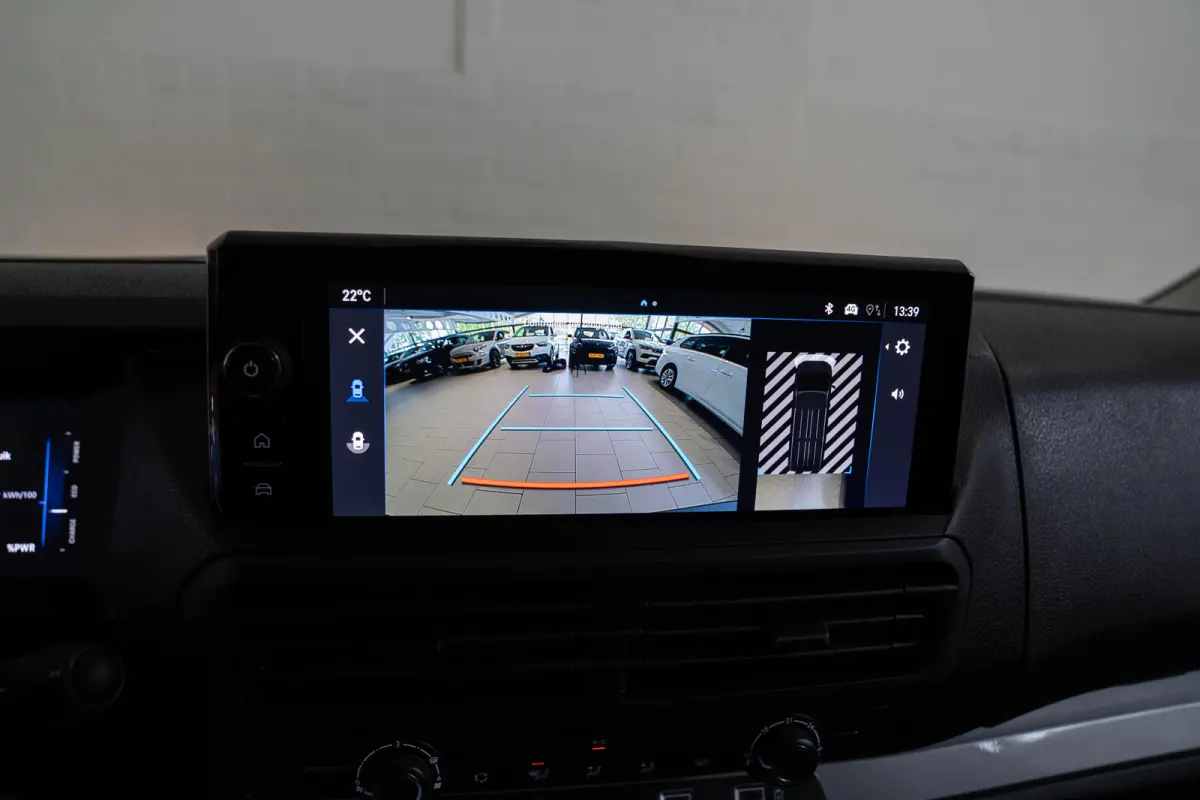 Electric L3 75 kWh | Tot 8 Jaar Garantie | Apple Carplay & Android Auto | Camera | Parkeersensoren | Cruise Controle | Comfrot Tussenschot |