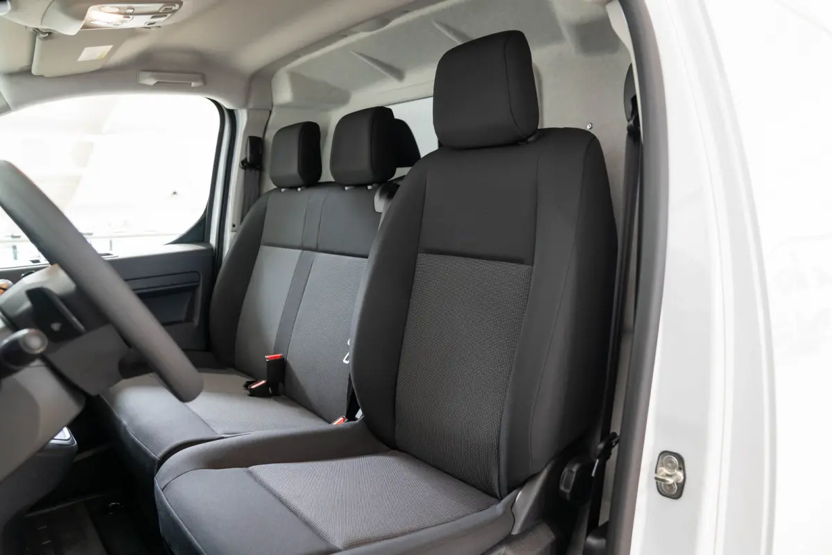 Electric L3 75 kWh | Tot 8 Jaar Garantie | Apple Carplay & Android Auto | Camera | Parkeersensoren | Cruise Controle | Comfrot Tussenschot |
