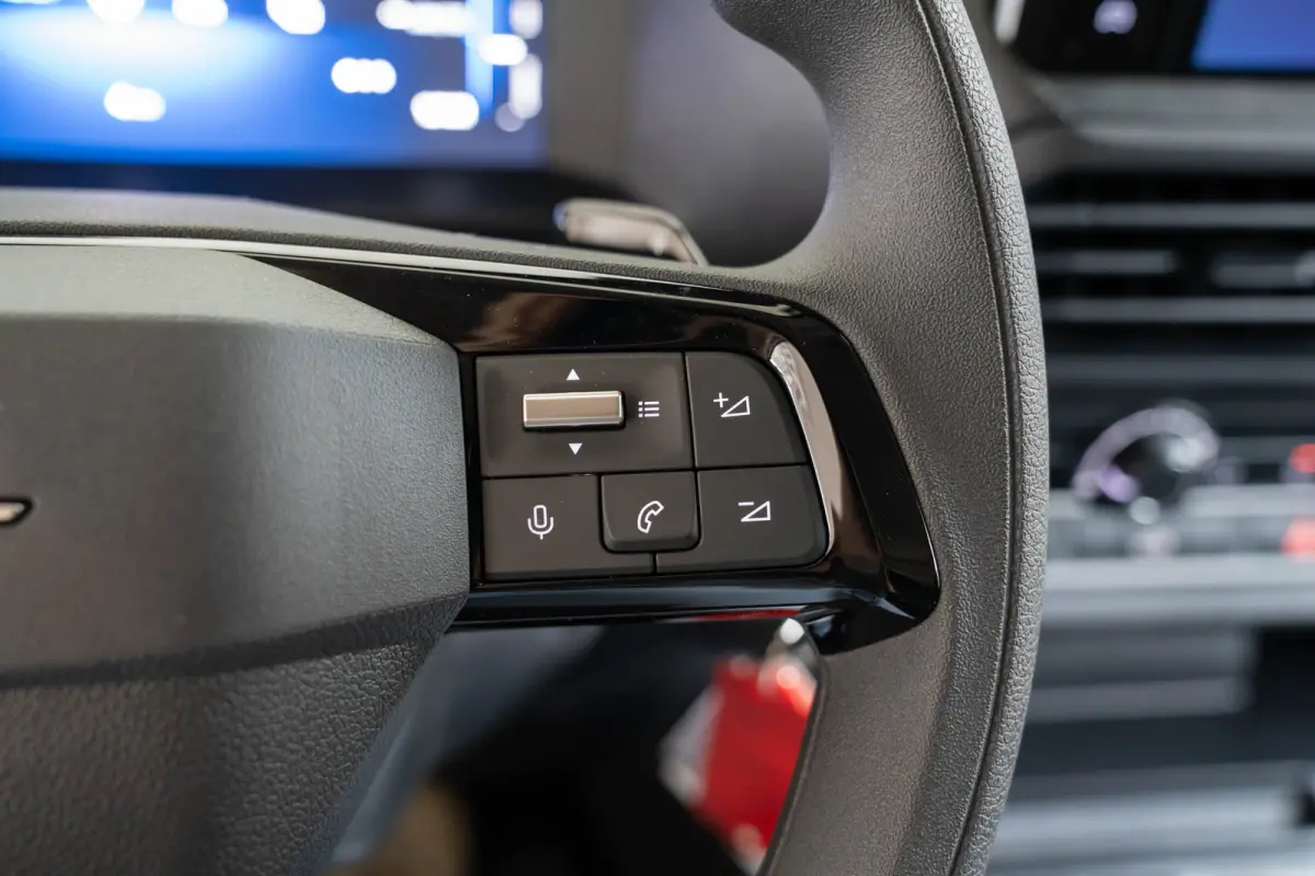 Electric L3 75 kWh | Tot 8 Jaar Garantie | Apple Carplay & Android Auto | Camera | Parkeersensoren | Cruise Controle | Comfrot Tussenschot |