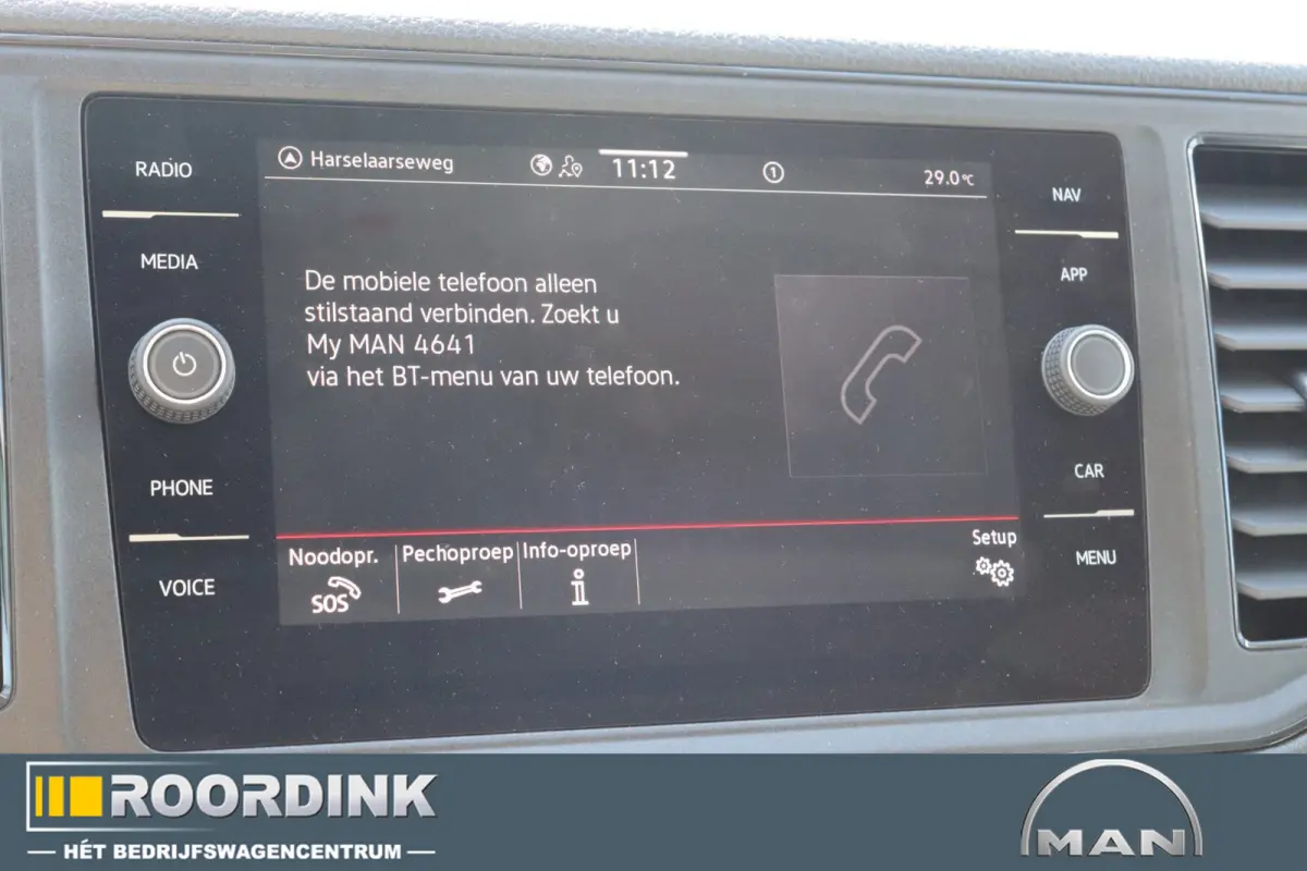 3.180 L4 bakwagen + laadklep en dakspoiler, Automaat