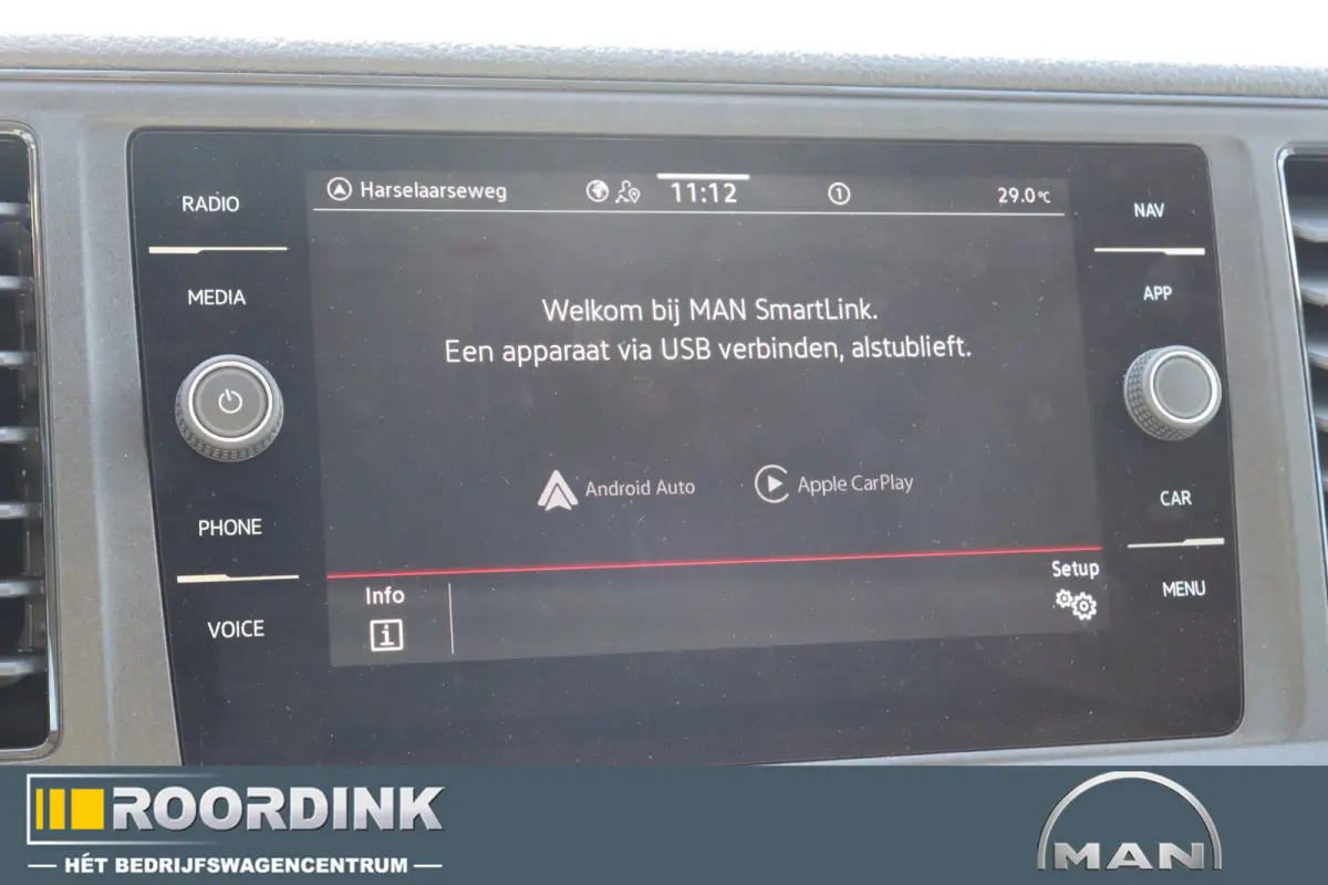 3.180 L4 bakwagen + laadklep en dakspoiler, Automaat