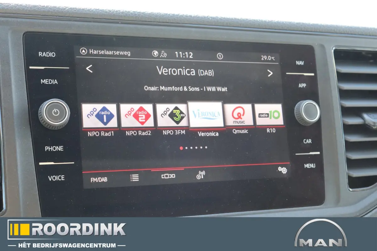 3.180 L4 bakwagen + laadklep en dakspoiler, Automaat