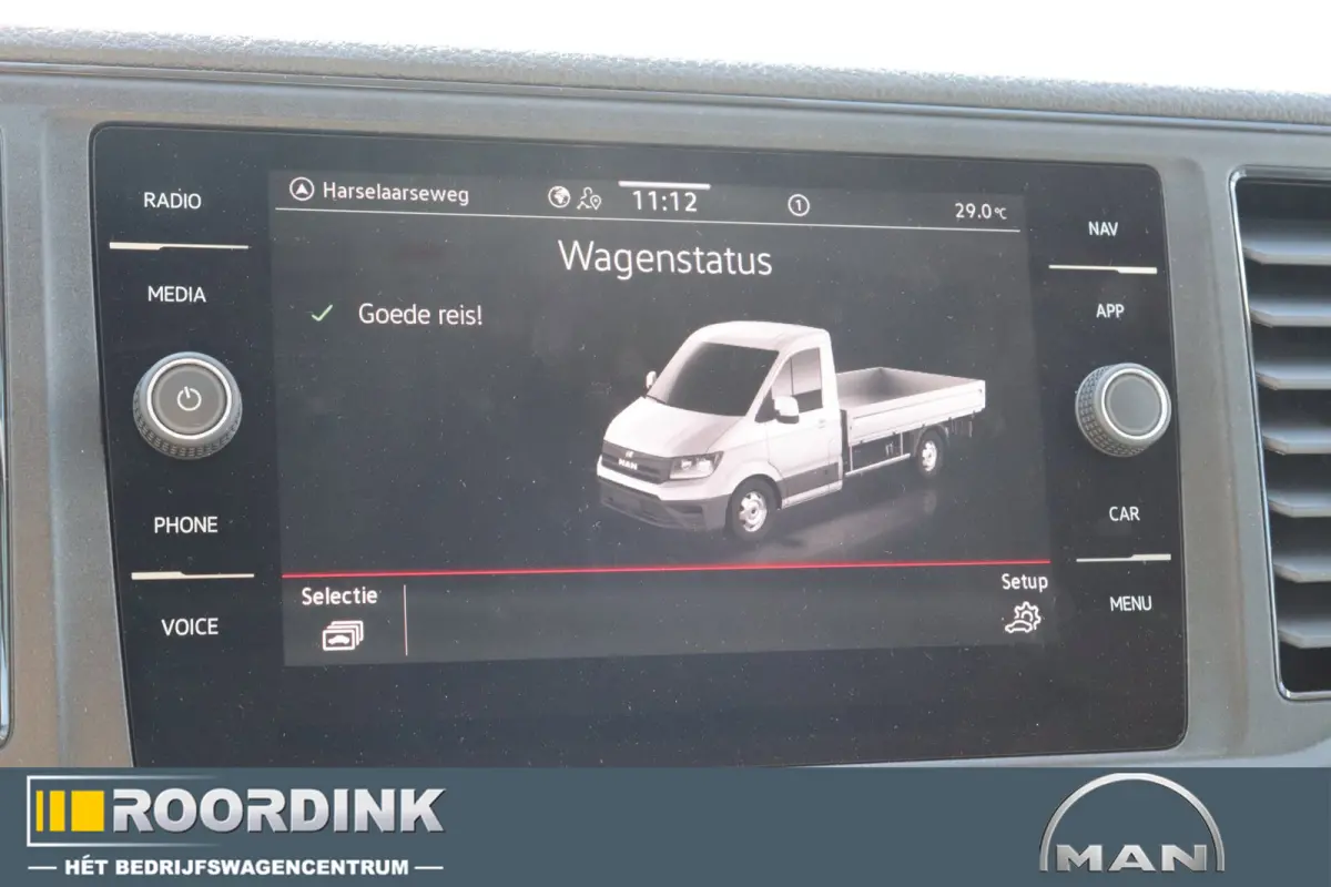 3.180 L4 bakwagen + laadklep en dakspoiler, Automaat
