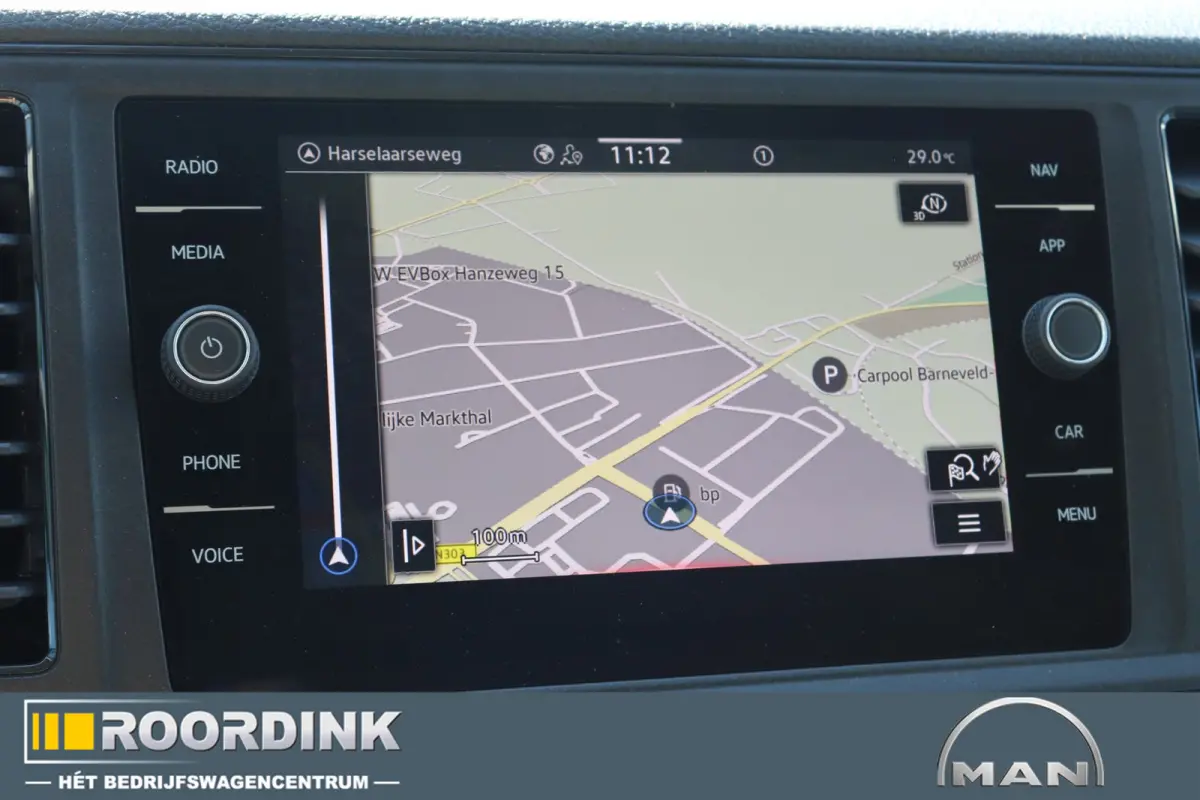 3.180 L4 bakwagen + laadklep en dakspoiler, Automaat