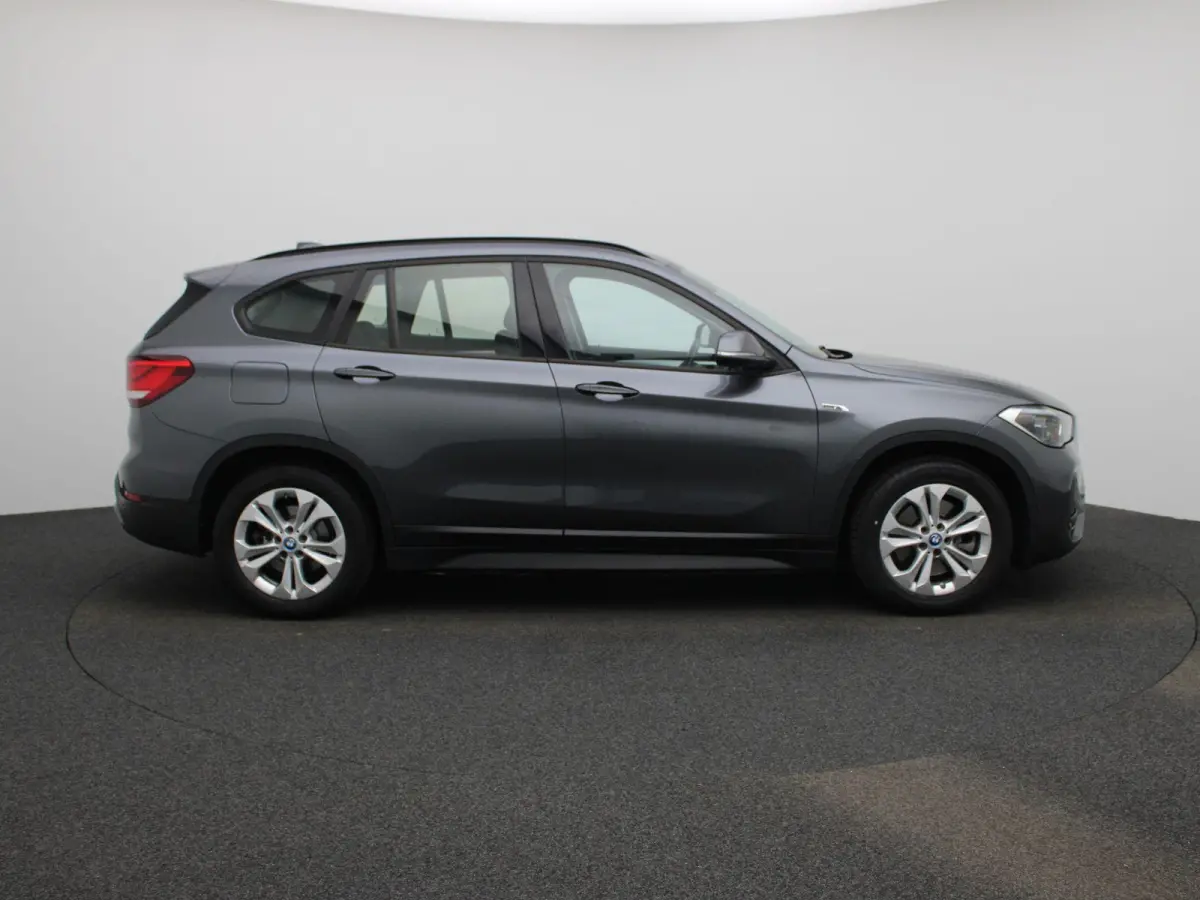 xDrive25e | LEER | HEAD-UP DISPLAY | CAMERA | STOELVERWARMING | NAVIGATIE