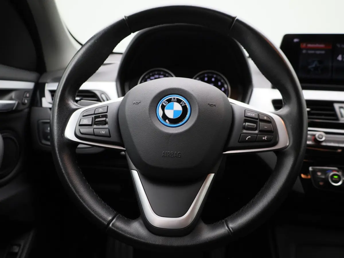 xDrive25e | LEER | HEAD-UP DISPLAY | CAMERA | STOELVERWARMING | NAVIGATIE