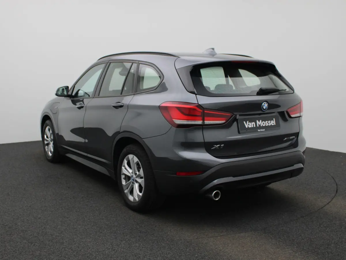 xDrive25e | LEER | HEAD-UP DISPLAY | CAMERA | STOELVERWARMING | NAVIGATIE