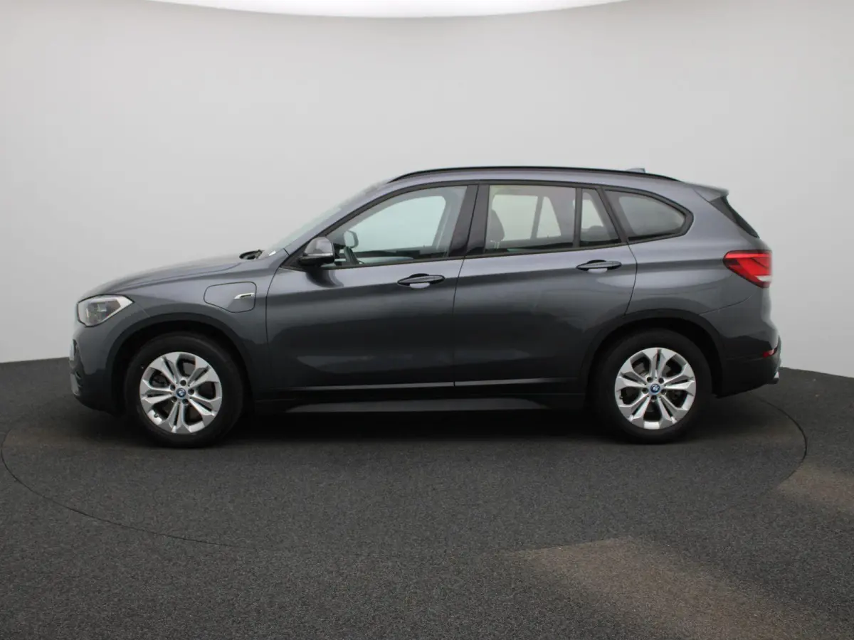 xDrive25e | LEER | HEAD-UP DISPLAY | CAMERA | STOELVERWARMING | NAVIGATIE