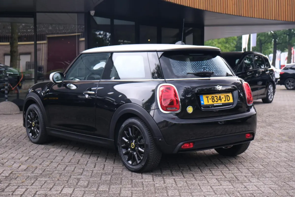Camden Go Edition 33 kWh|Rijklaar!|SoH100%|Stoelverwarming|Carplay|LED|AndroidAuto|DigiDash