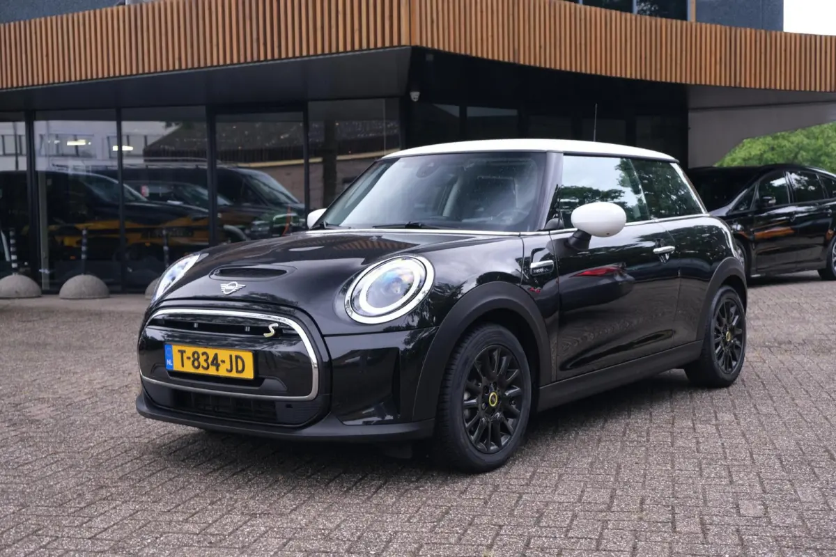 Camden Go Edition 33 kWh|Rijklaar!|SoH100%|Stoelverwarming|Carplay|LED|AndroidAuto|DigiDash