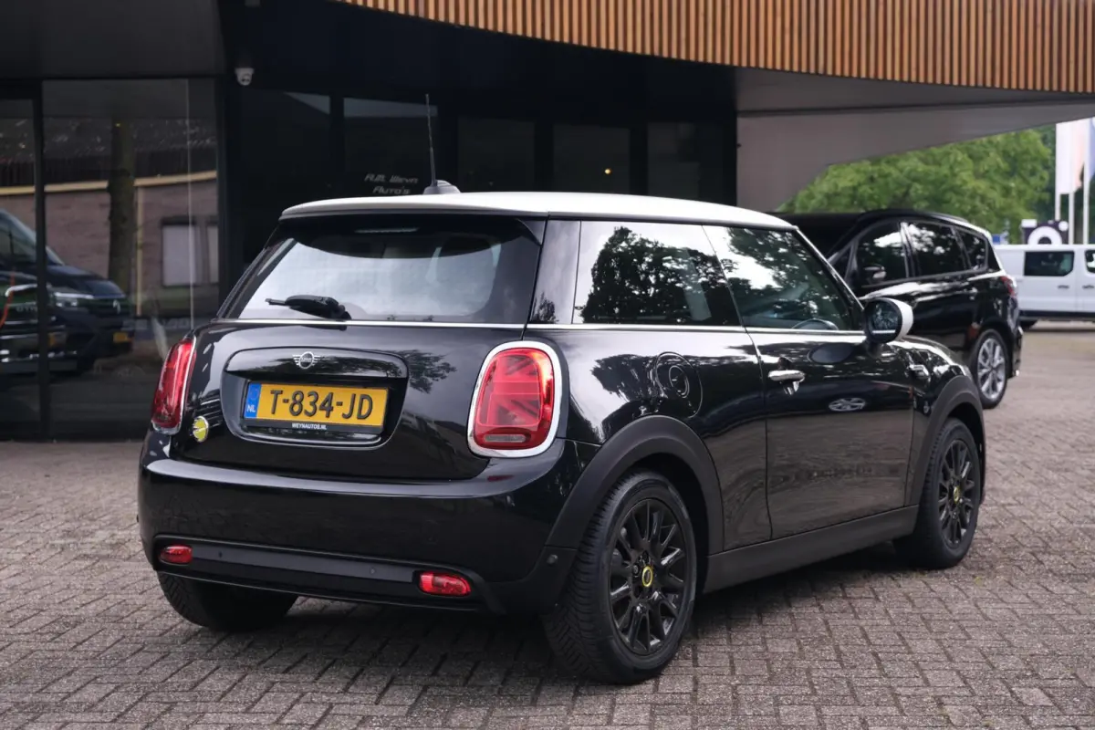 Camden Go Edition 33 kWh|Rijklaar!|SoH100%|Stoelverwarming|Carplay|LED|AndroidAuto|DigiDash