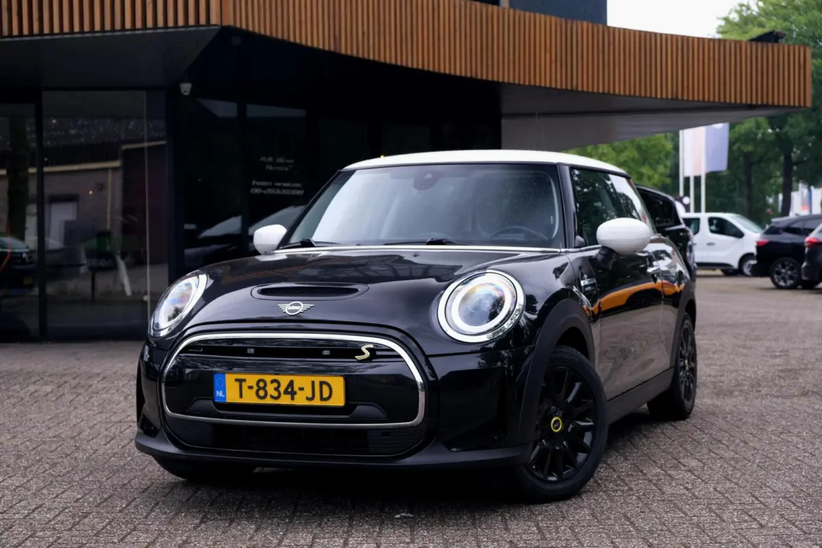 Camden Go Edition 33 kWh|Rijklaar!|SoH100%|Stoelverwarming|Carplay|LED|AndroidAuto|DigiDash
