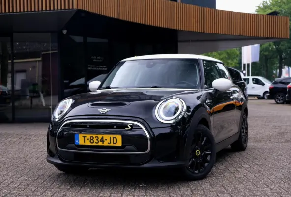 Camden Go Edition 33 kWh|Rijklaar!|SoH100%|Stoelverwarming|Carplay|LED|AndroidAuto|DigiDash