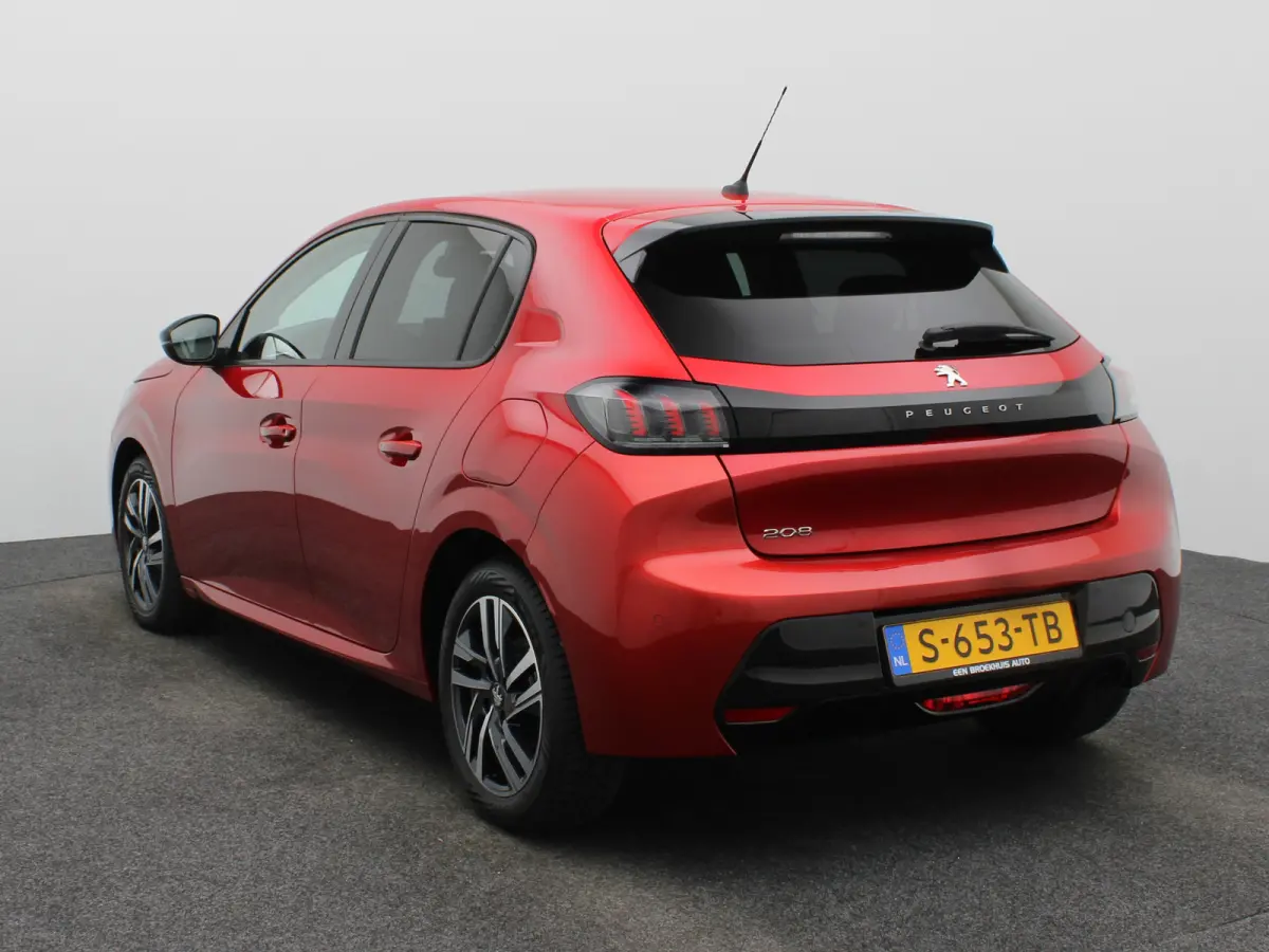 1.2 PureTech Allure Parkeersensoren | Climate Control | Cruise Control | 16' Lichtmetalen Velgen | Apple Carplay/Android Auto