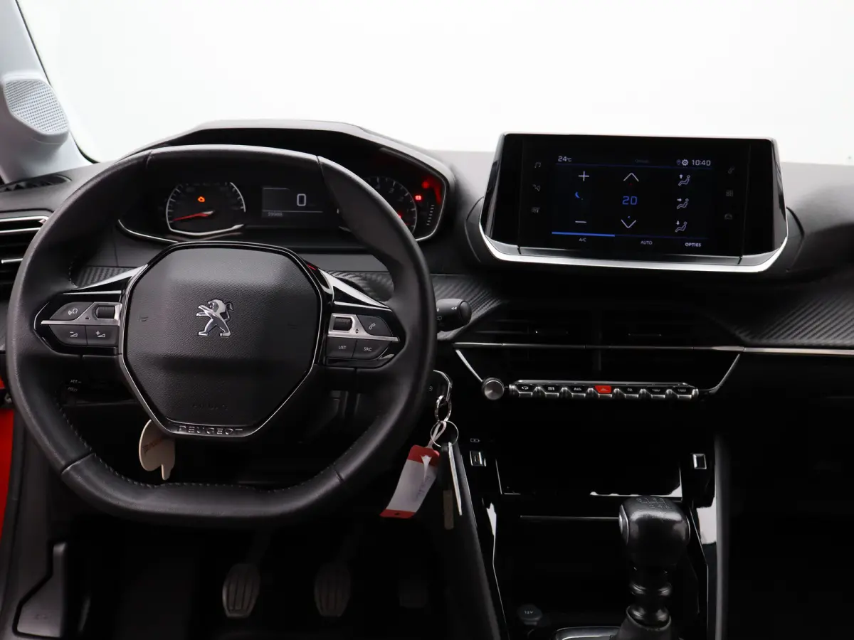 1.2 PureTech Allure Parkeersensoren | Climate Control | Cruise Control | 16' Lichtmetalen Velgen | Apple Carplay/Android Auto