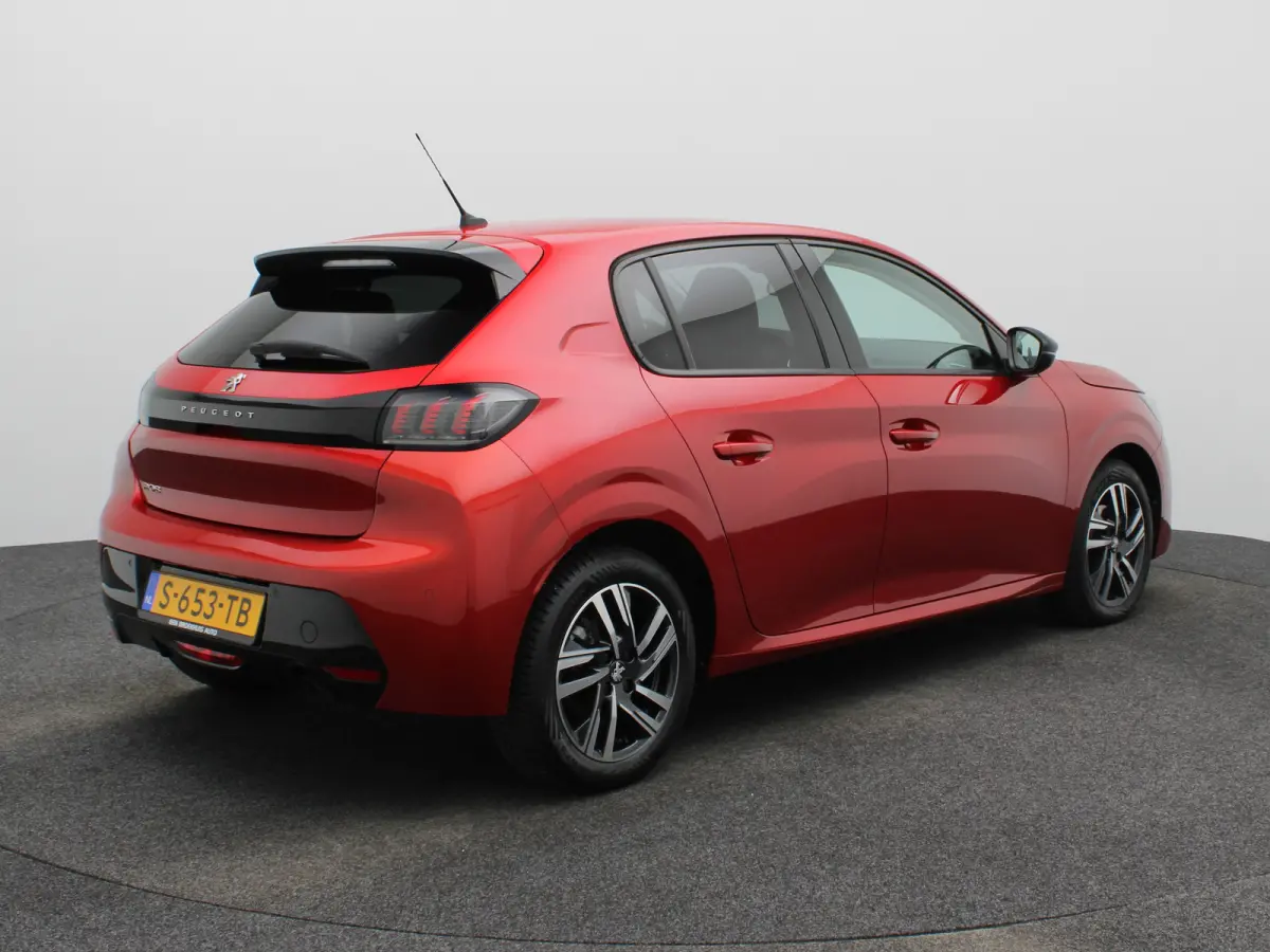 1.2 PureTech Allure Parkeersensoren | Climate Control | Cruise Control | 16' Lichtmetalen Velgen | Apple Carplay/Android Auto