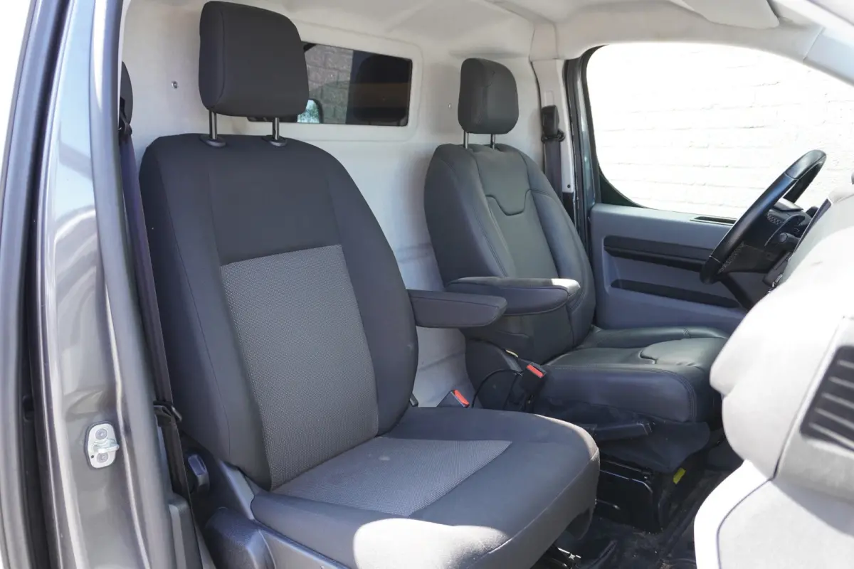 2.0 BlueHDI L2 145PK AUTOMAAT EURO 6 - Airco - PDC - Camera - €16.900,- Excl.