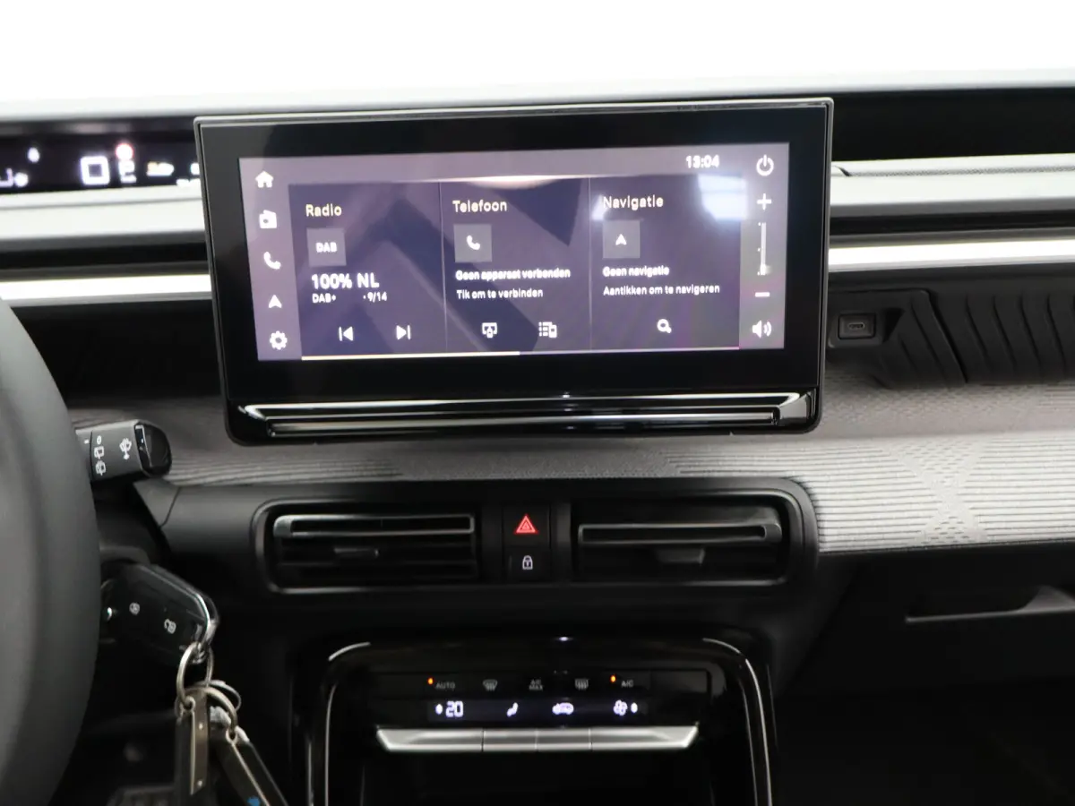 1.2 Hybrid 145pk Max | 8 Jaar Fabrieksgarantie | Camera | Parkeersensoren Voor en Achter | Apple Carplay/Android Auto | Cruise Control | Dodehoek Detectie | 17" Lichtmetalen Velgen