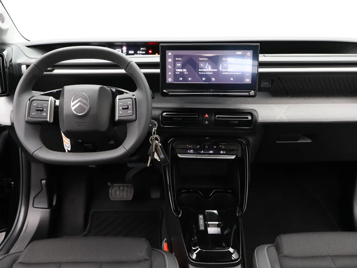 1.2 Hybrid 145pk Max | 8 Jaar Fabrieksgarantie | Camera | Parkeersensoren Voor en Achter | Apple Carplay/Android Auto | Cruise Control | Dodehoek Detectie | 17" Lichtmetalen Velgen