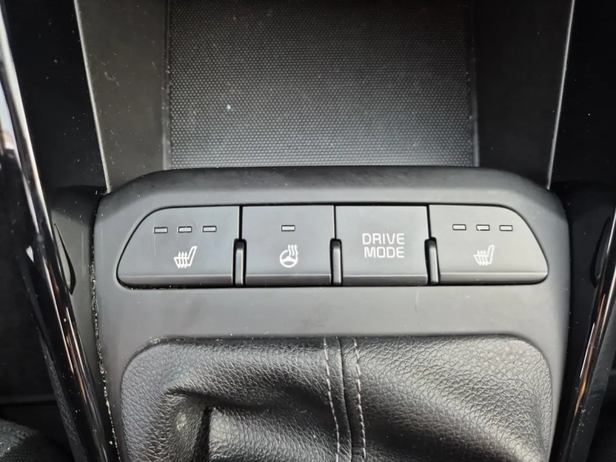 1.0 T-GDi MHEV DynamicPlusLine | Cruise Control | Climate Control | Stoelverwarming | Stuurverwarming | Navigatie | Camera | Privacy Glass |