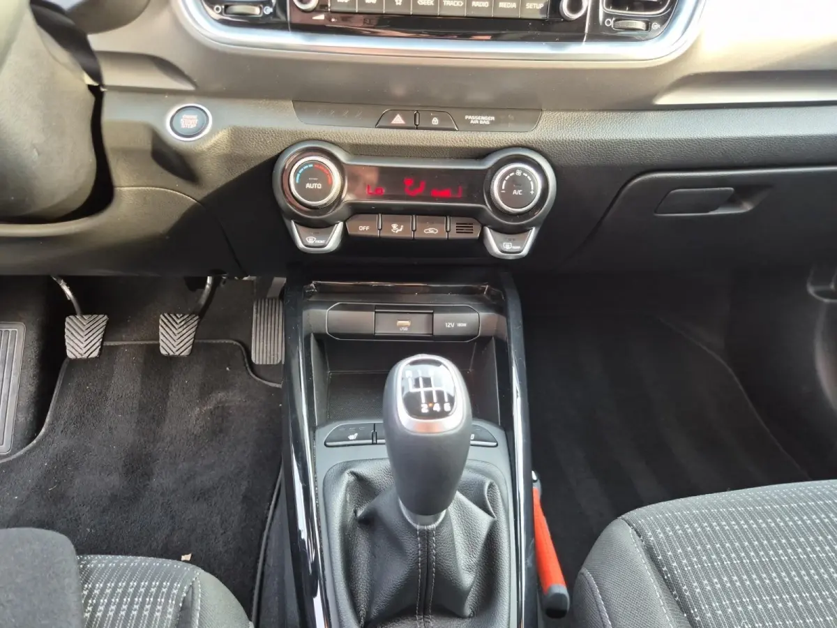 1.0 T-GDi MHEV DynamicPlusLine | Cruise Control | Climate Control | Stoelverwarming | Stuurverwarming | Navigatie | Camera | Privacy Glass |