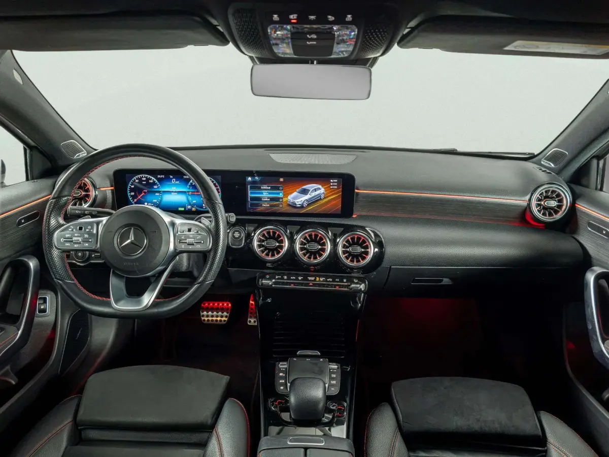Hatchback 250 e Premium Plus | Trekhaak