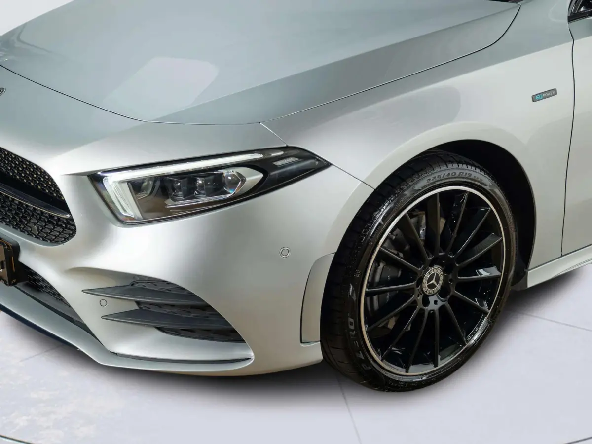 Hatchback 250 e Premium Plus | Trekhaak