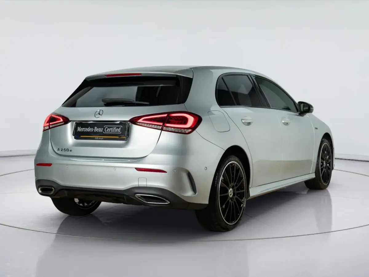 Hatchback 250 e Premium Plus | Trekhaak