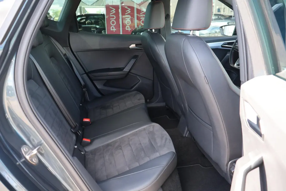 1.0 TSI 95pk FR Business Intense | Navigatie | Camera | Adaptive Cruise | Stoelverwarming | PDC