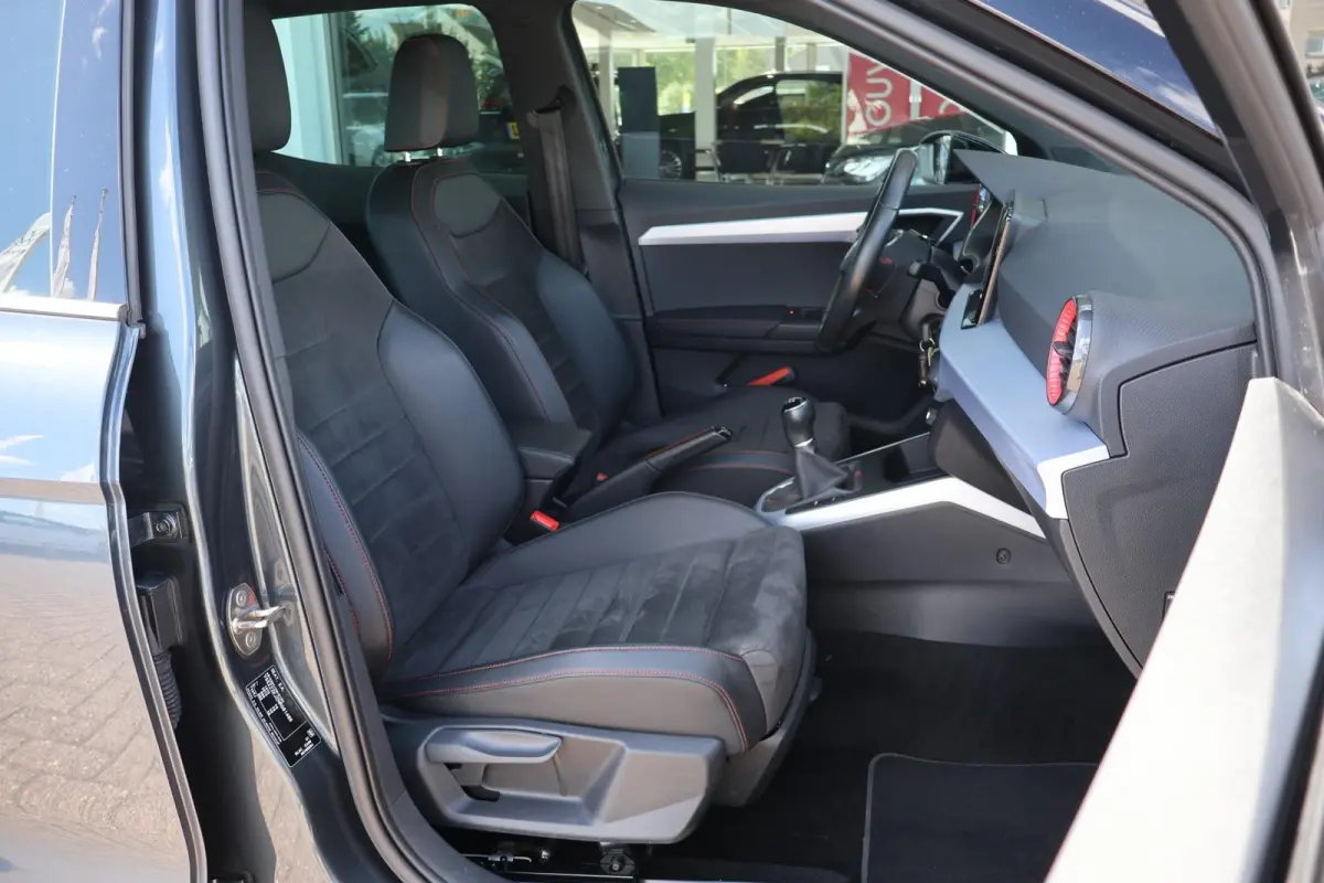 1.0 TSI 95pk FR Business Intense | Navigatie | Camera | Adaptive Cruise | Stoelverwarming | PDC