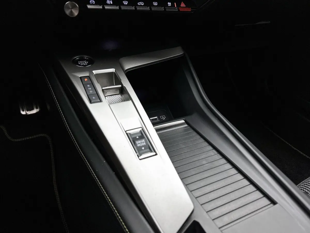 1.6 225pk HYbrid GT Automaat | Accu 99% | Navigatie | Achteruitrijcamera | Matrix LED koplampen | Handsfree Achterklep | Adaptieve Cruise Control | Keyless | Parkeersensoren v+a | Sfeerverli