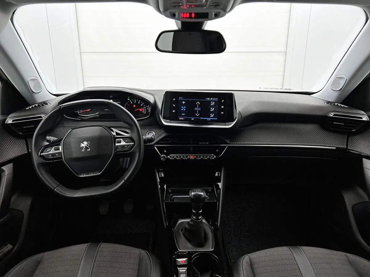 1.2 Puretech 96kW S&S Allure | APPLE CARPLAY | ANDROID AUTO | ACHTERUITRIJCAMERA | PARKEERSENSOREN | STOELVERWARMING | DAB RADIO | NAVIGATIE | CRUISE CONTROL | RIJSTROOKHULP | LICHTMETALEN V