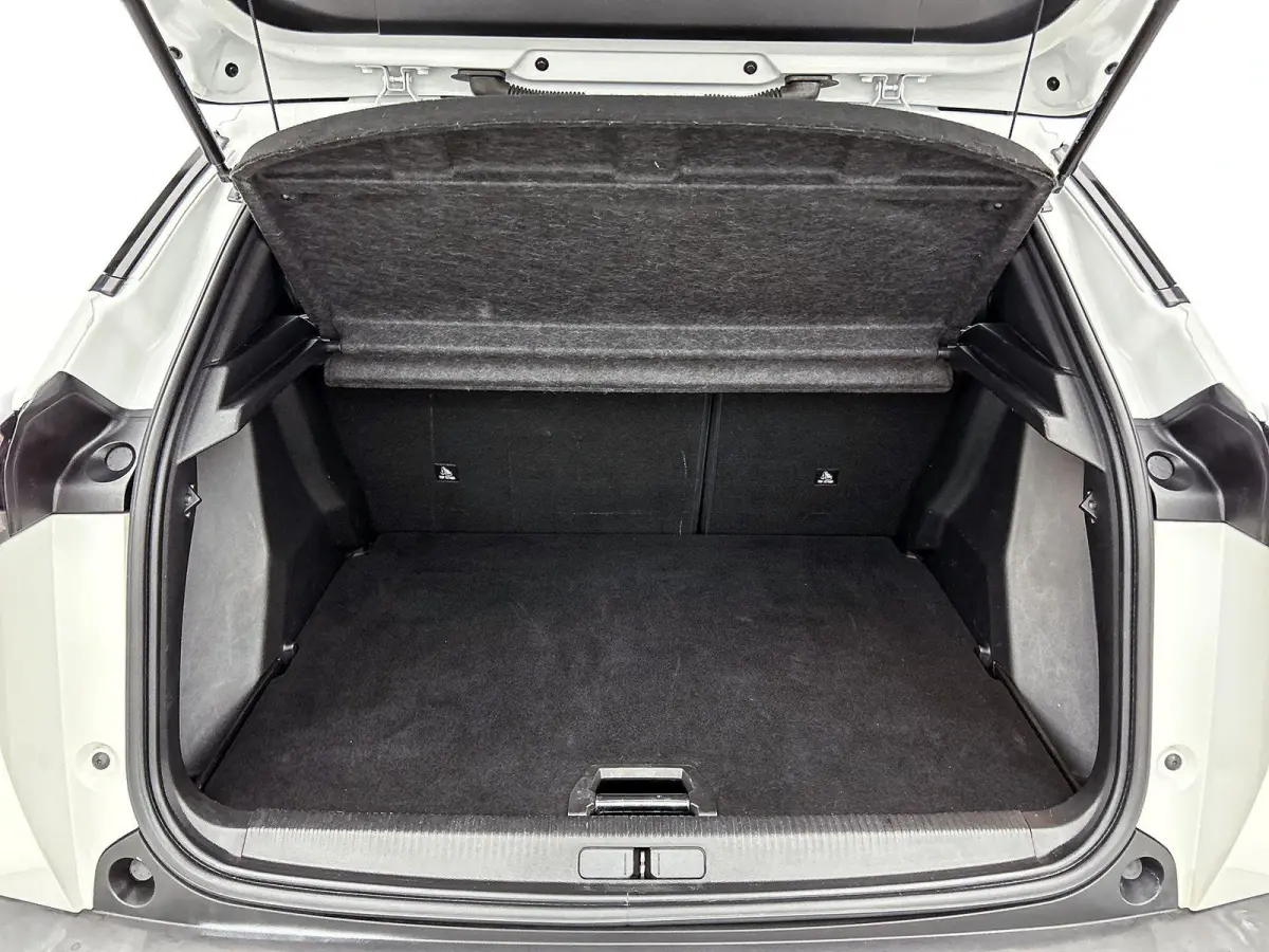 1.2 Puretech 96kW S&S Allure | APPLE CARPLAY | ANDROID AUTO | ACHTERUITRIJCAMERA | PARKEERSENSOREN | STOELVERWARMING | DAB RADIO | NAVIGATIE | CRUISE CONTROL | RIJSTROOKHULP | LICHTMETALEN V