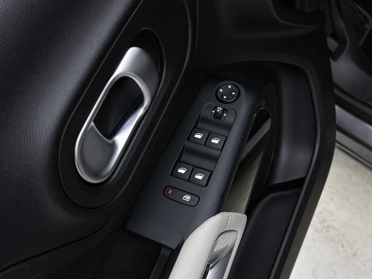 1.2 130pk Feel Automaat | Elektrische Bestuurdersstoel | Navigatie | Climate Control | Adaptieve Cruise Control | Camera | LED | 18"LMV | Stoelverwarming | Dodehoekdetectie | Keyless Entry/S