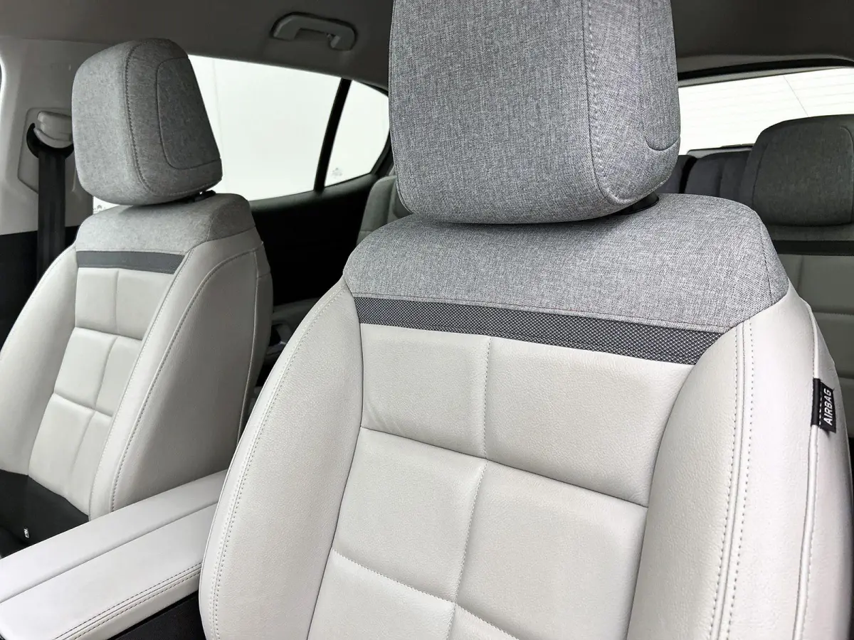 1.2 130pk Feel Automaat | Elektrische Bestuurdersstoel | Navigatie | Climate Control | Adaptieve Cruise Control | Camera | LED | 18"LMV | Stoelverwarming | Dodehoekdetectie | Keyless Entry/S