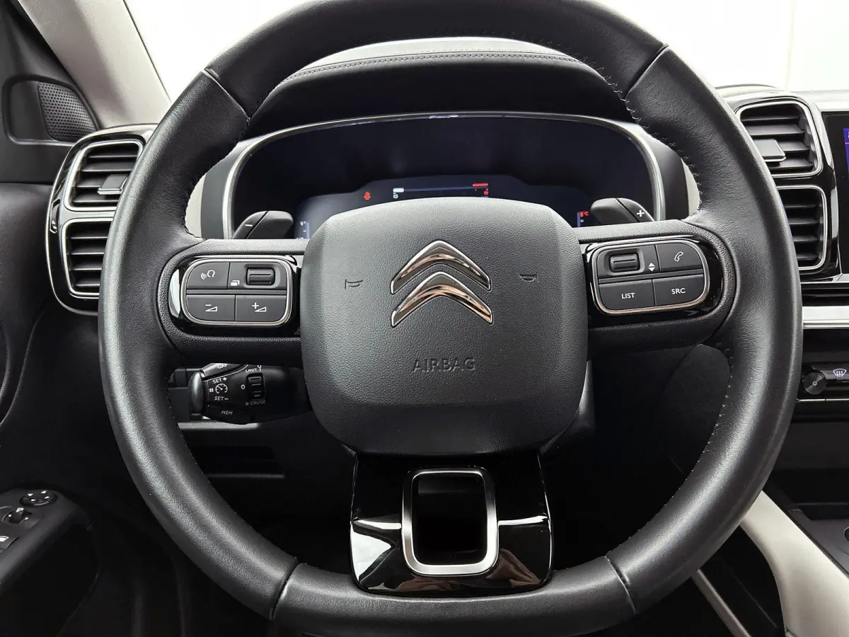 1.2 130pk Feel Automaat | Elektrische Bestuurdersstoel | Navigatie | Climate Control | Adaptieve Cruise Control | Camera | LED | 18"LMV | Stoelverwarming | Dodehoekdetectie | Keyless Entry/S