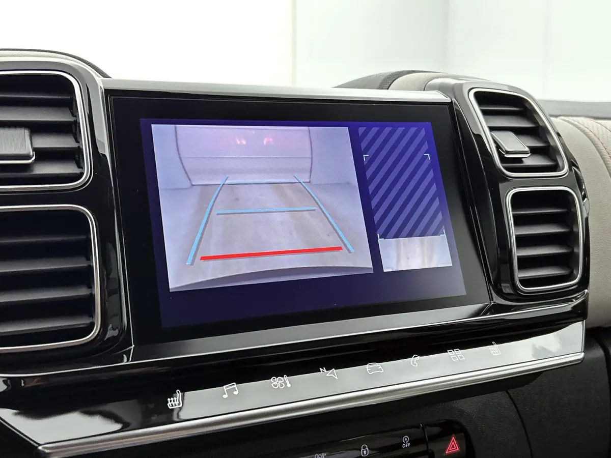 1.2 130pk Feel Automaat | Elektrische Bestuurdersstoel | Navigatie | Climate Control | Adaptieve Cruise Control | Camera | LED | 18"LMV | Stoelverwarming | Dodehoekdetectie | Keyless Entry/S