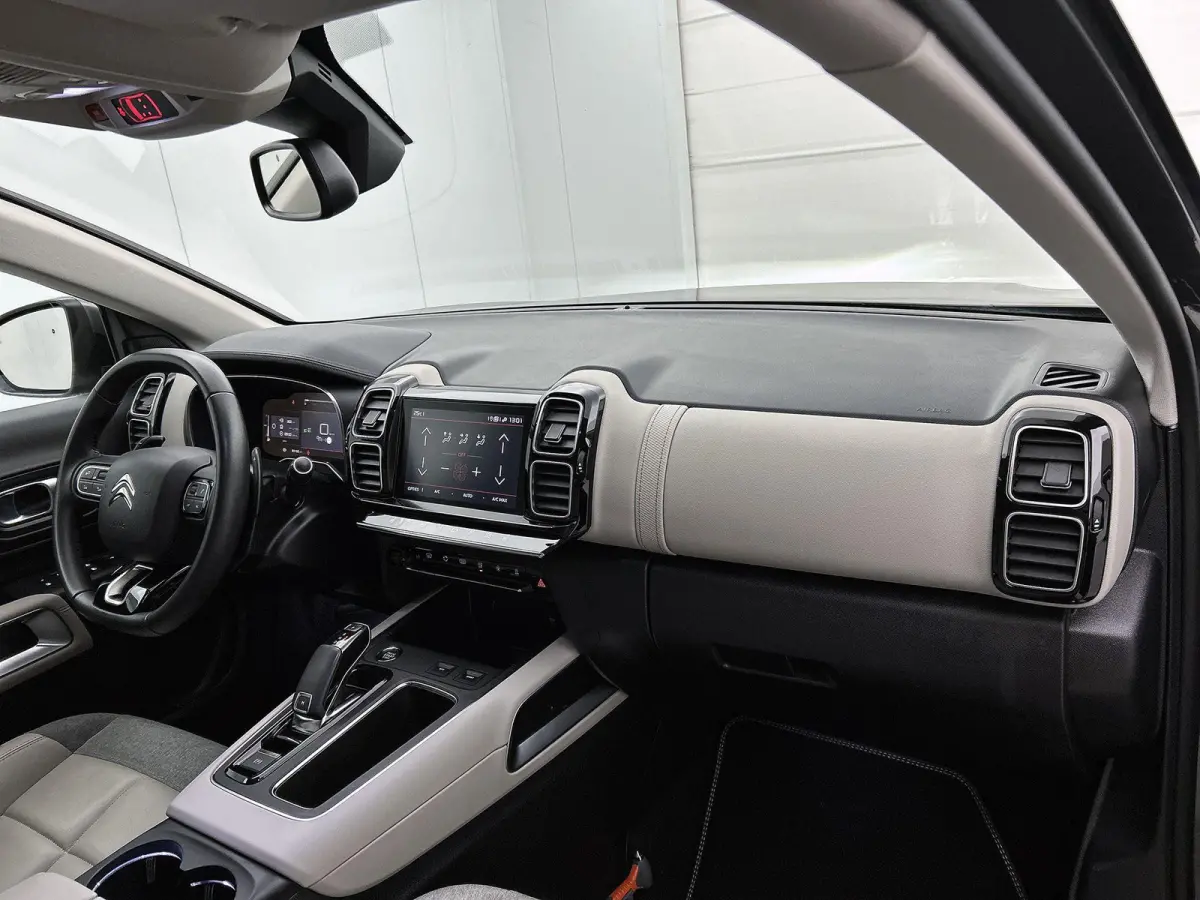1.2 130pk Feel Automaat | Elektrische Bestuurdersstoel | Navigatie | Climate Control | Adaptieve Cruise Control | Camera | LED | 18"LMV | Stoelverwarming | Dodehoekdetectie | Keyless Entry/S
