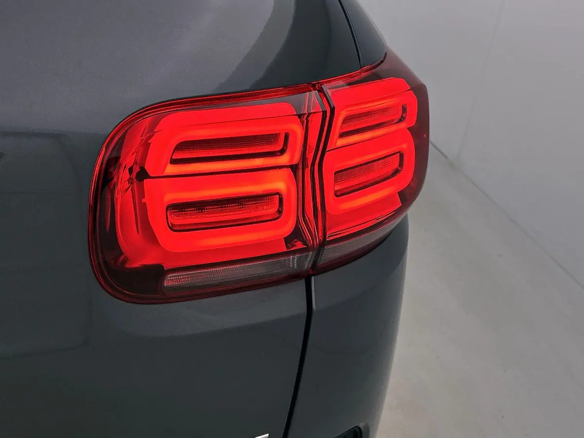 1.2 130pk Feel Automaat | Elektrische Bestuurdersstoel | Navigatie | Climate Control | Adaptieve Cruise Control | Camera | LED | 18"LMV | Stoelverwarming | Dodehoekdetectie | Keyless Entry/S