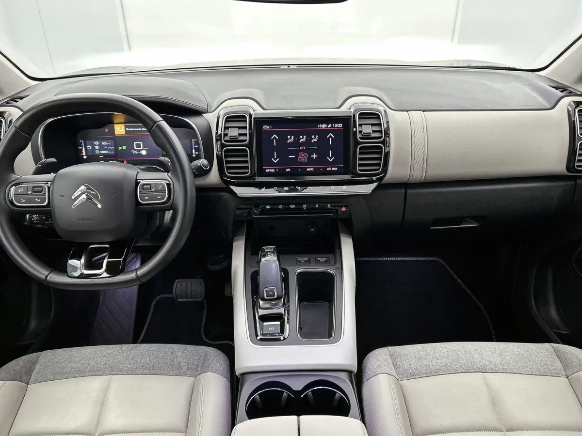 1.2 130pk Feel Automaat | Elektrische Bestuurdersstoel | Navigatie | Climate Control | Adaptieve Cruise Control | Camera | LED | 18"LMV | Stoelverwarming | Dodehoekdetectie | Keyless Entry/S