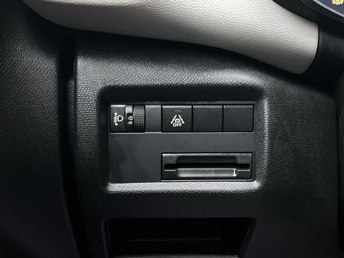 1.2 130pk Feel Automaat | Elektrische Bestuurdersstoel | Navigatie | Climate Control | Adaptieve Cruise Control | Camera | LED | 18"LMV | Stoelverwarming | Dodehoekdetectie | Keyless Entry/S