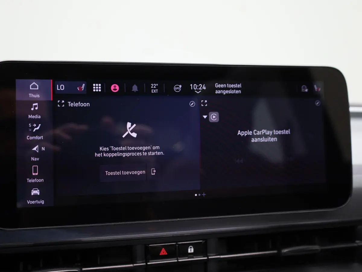 RED 42 kWh | SOH 94,5% | APPLE CARPLAY | ANDROID AUTO | STOELVERWARMING | PARKEERSENSOREN ACHTER | KEYLESS | DAB RADIO | LICHTMETALEN VELGEN | CRUISE CONTROL |