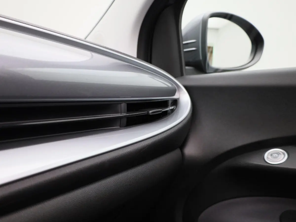 RED 42 kWh | SOH 94,5% | APPLE CARPLAY | ANDROID AUTO | STOELVERWARMING | PARKEERSENSOREN ACHTER | KEYLESS | DAB RADIO | LICHTMETALEN VELGEN | CRUISE CONTROL |
