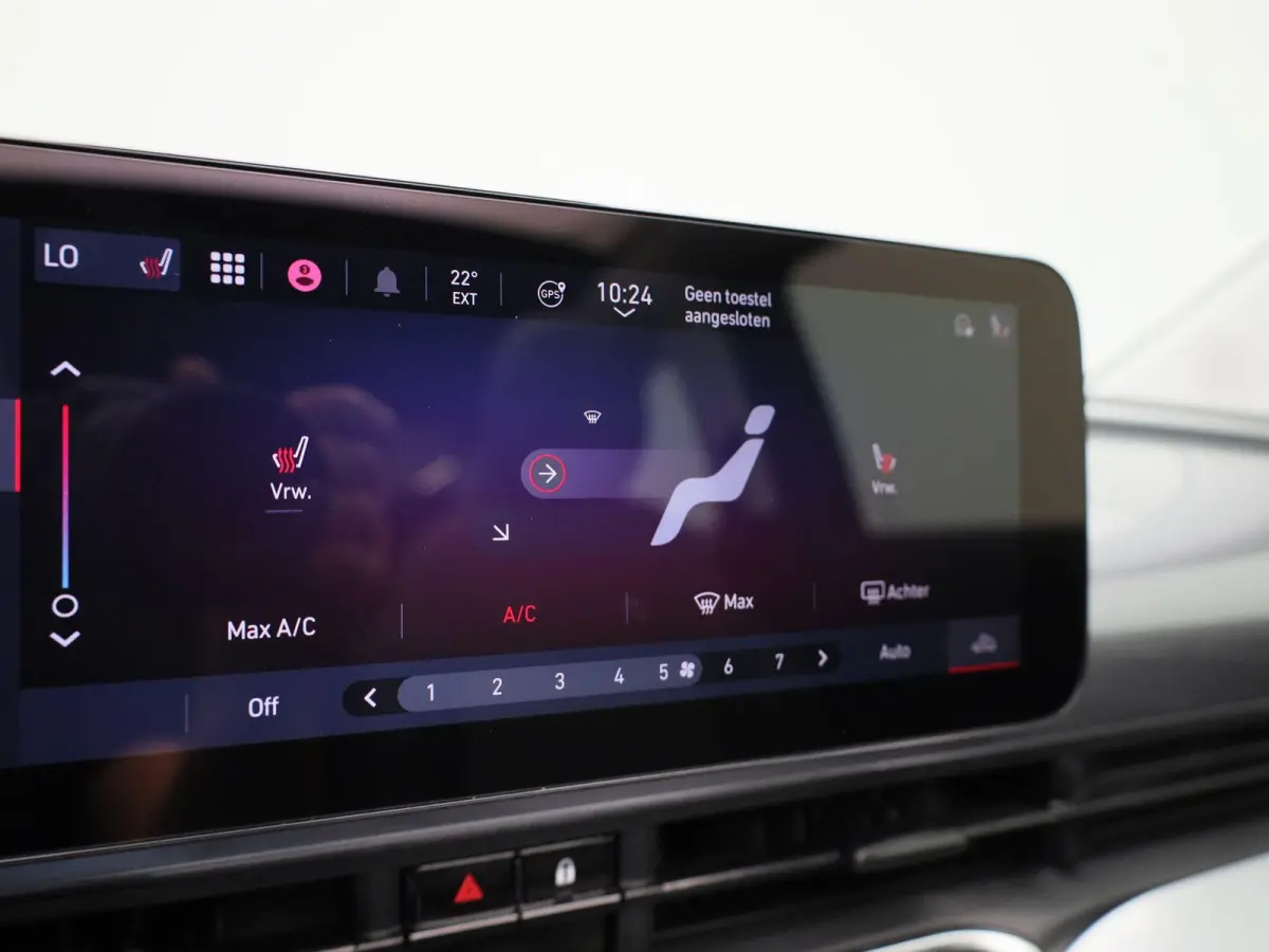 RED 42 kWh | SOH 94,5% | APPLE CARPLAY | ANDROID AUTO | STOELVERWARMING | PARKEERSENSOREN ACHTER | KEYLESS | DAB RADIO | LICHTMETALEN VELGEN | CRUISE CONTROL |