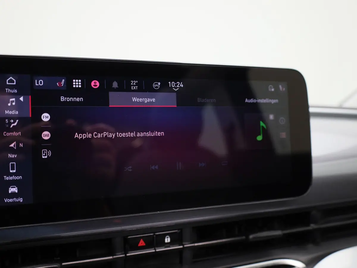 RED 42 kWh | SOH 94,5% | APPLE CARPLAY | ANDROID AUTO | STOELVERWARMING | PARKEERSENSOREN ACHTER | KEYLESS | DAB RADIO | LICHTMETALEN VELGEN | CRUISE CONTROL |