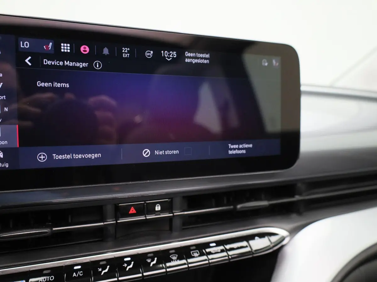 RED 42 kWh | SOH 94,5% | APPLE CARPLAY | ANDROID AUTO | STOELVERWARMING | PARKEERSENSOREN ACHTER | KEYLESS | DAB RADIO | LICHTMETALEN VELGEN | CRUISE CONTROL |