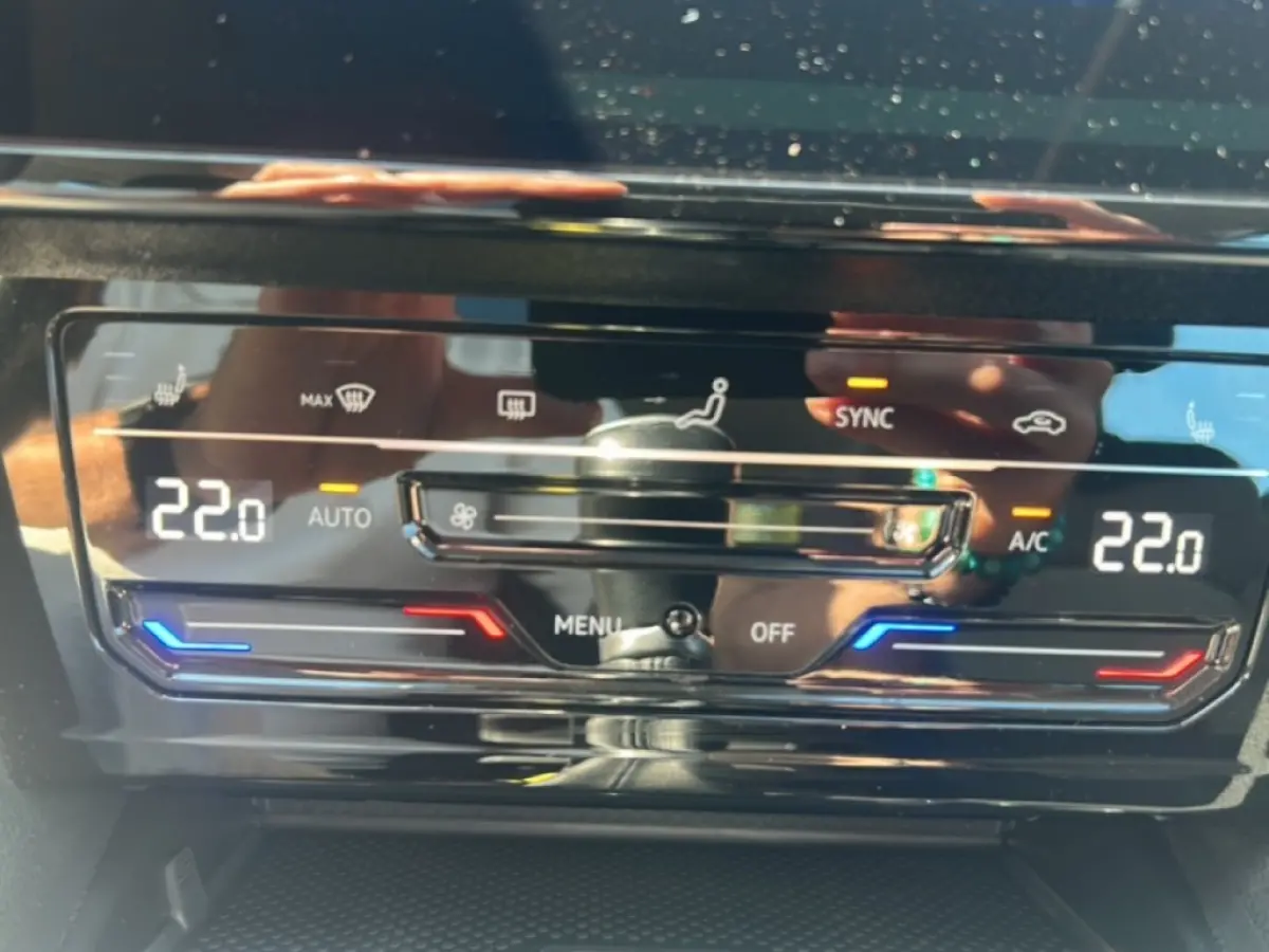 2.0 TDI BUSINESS PANO-DAK/CAMERA/ACC/STOELVERW/CARPLAY/NAVI