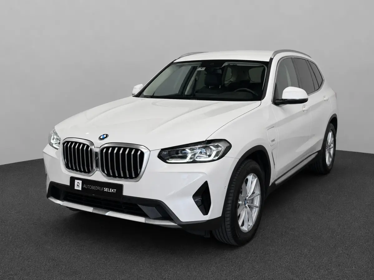 XDrive30e | Nieuw model | Trekhaak | LED | Keyless | 360 camera | Stoelverwarming | 1e eigenaar | SOH 93%